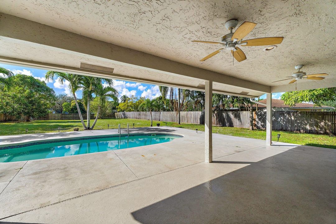 For Sale: $729,900 (4 beds, 2 baths, 2552 Square Feet)