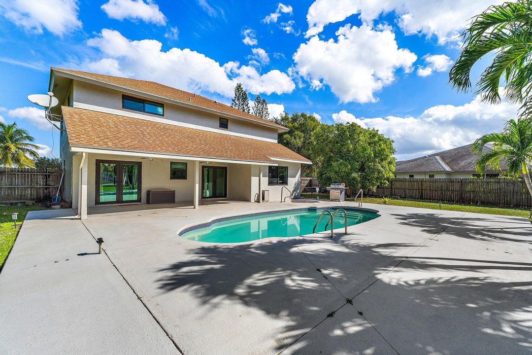 For Sale: $729,900 (4 beds, 2 baths, 2552 Square Feet)