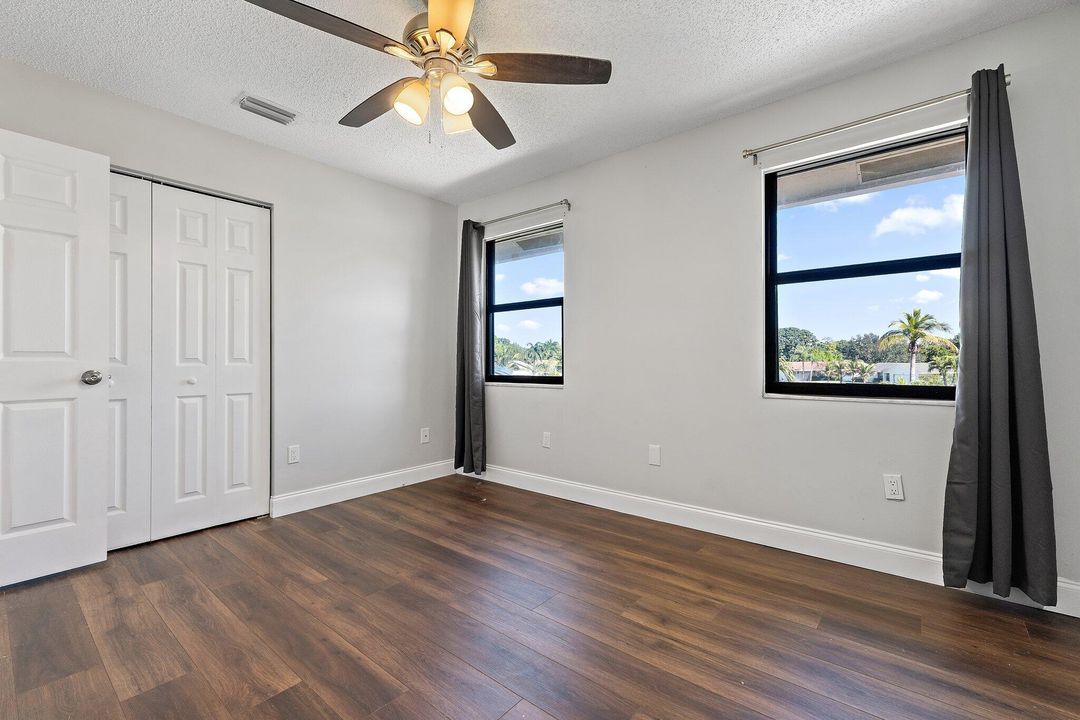 For Sale: $729,900 (4 beds, 2 baths, 2552 Square Feet)