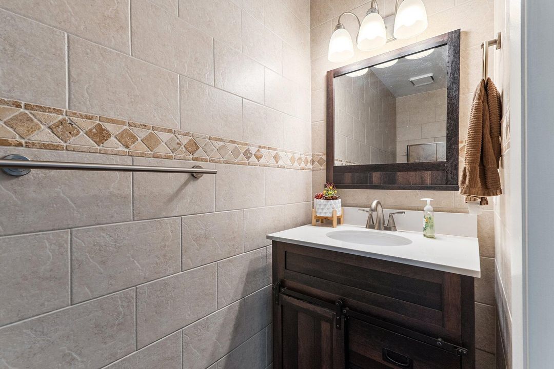 For Sale: $729,900 (4 beds, 2 baths, 2552 Square Feet)