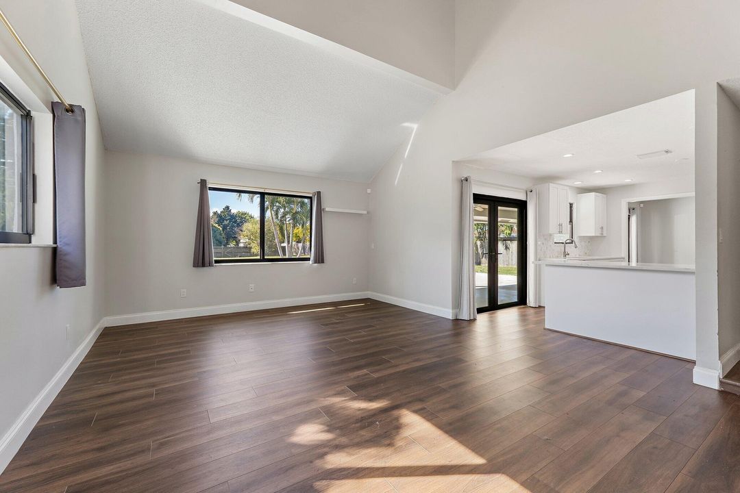 For Sale: $729,900 (4 beds, 2 baths, 2552 Square Feet)