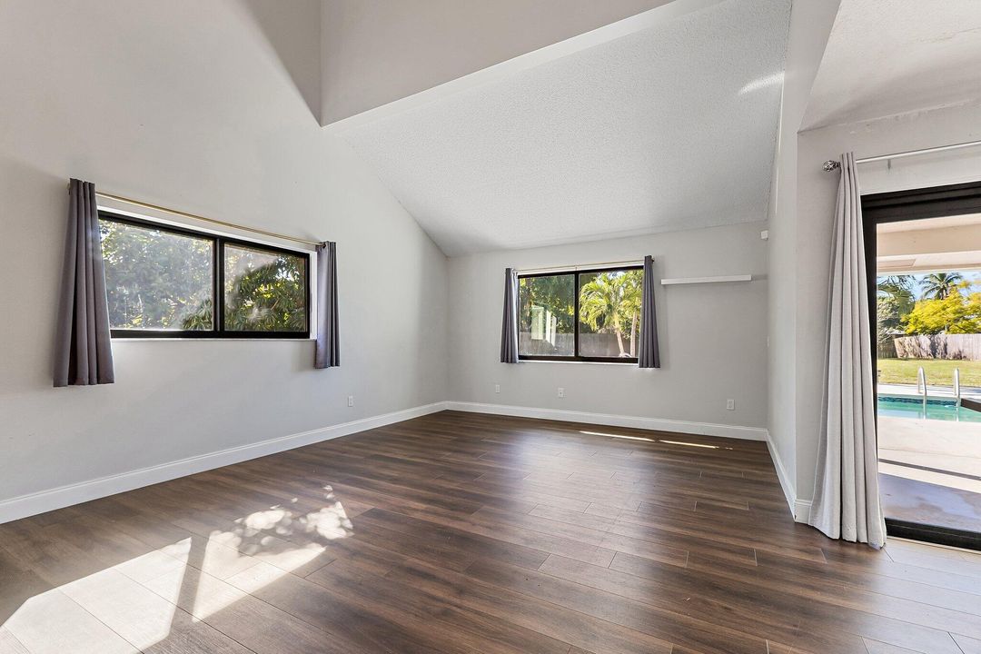 For Sale: $729,900 (4 beds, 2 baths, 2552 Square Feet)