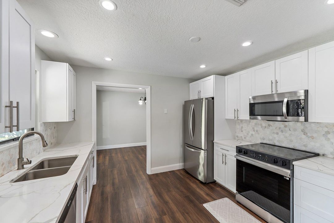 For Sale: $729,900 (4 beds, 2 baths, 2552 Square Feet)