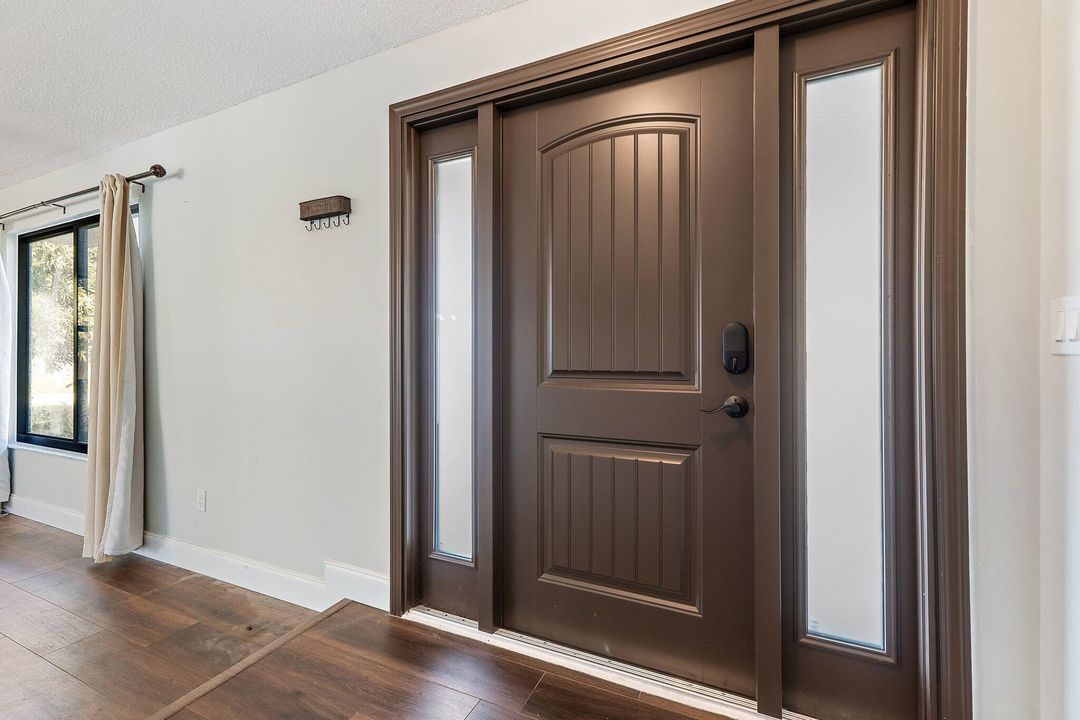 For Sale: $729,900 (4 beds, 2 baths, 2552 Square Feet)