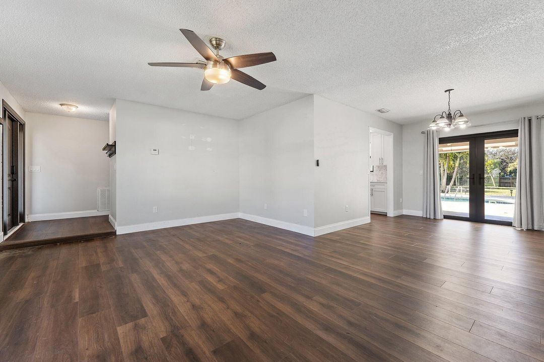 For Sale: $729,900 (4 beds, 2 baths, 2552 Square Feet)