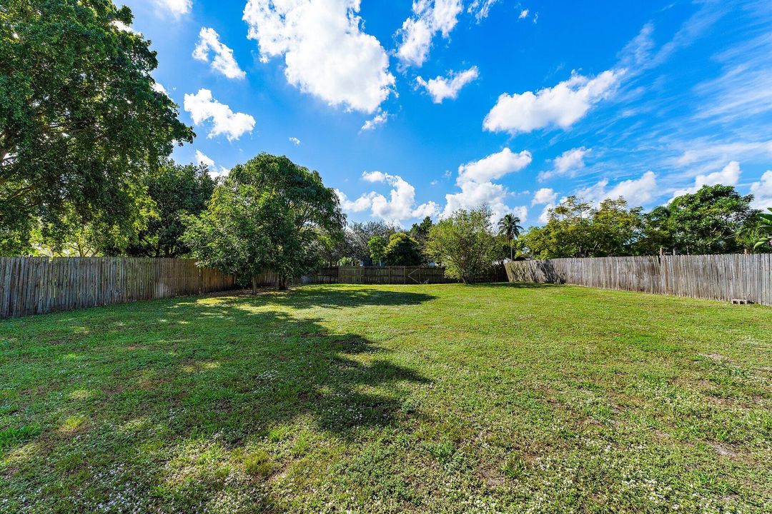 For Sale: $729,900 (4 beds, 2 baths, 2552 Square Feet)