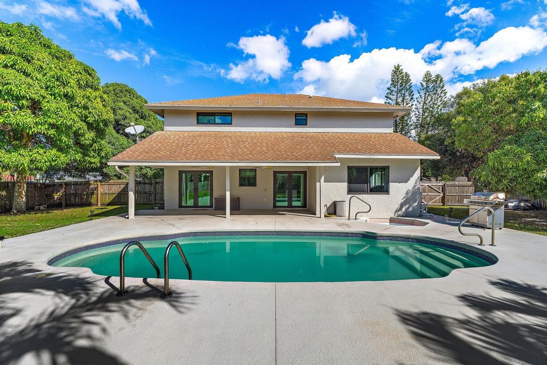 For Sale: $729,900 (4 beds, 2 baths, 2552 Square Feet)