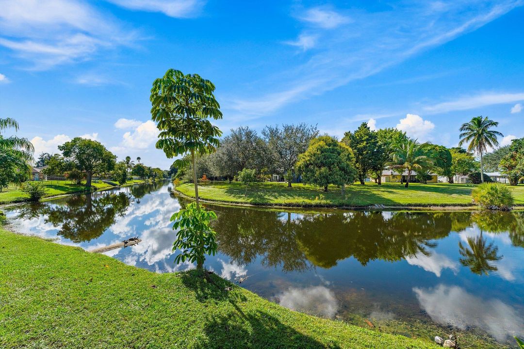 For Sale: $729,900 (4 beds, 2 baths, 2552 Square Feet)