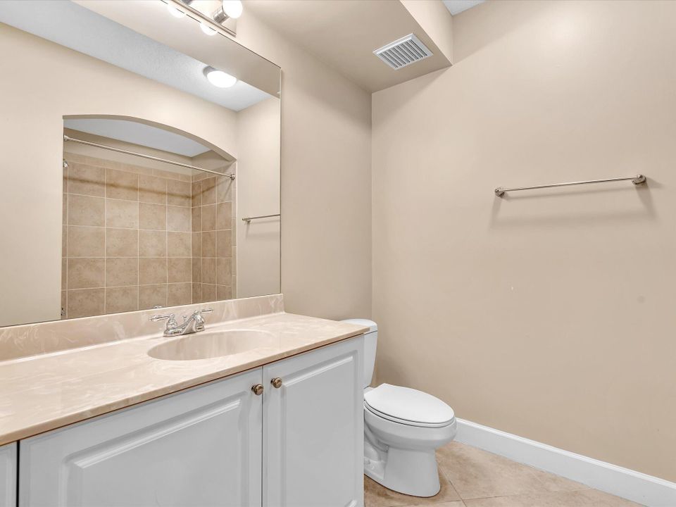 В аренду: $2,500 (3 спален, 2 ванн, 1367 Квадратных фут)