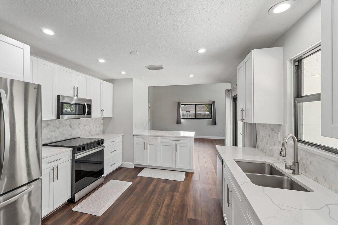 For Sale: $729,900 (4 beds, 2 baths, 2552 Square Feet)