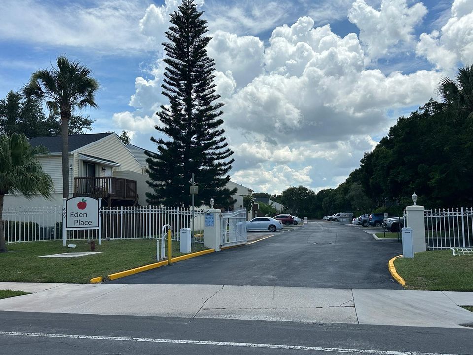 For Rent: $1,600 (1 beds, 1 baths, 627 Square Feet)