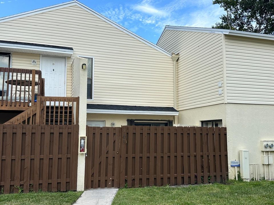 For Rent: $1,600 (1 beds, 1 baths, 627 Square Feet)