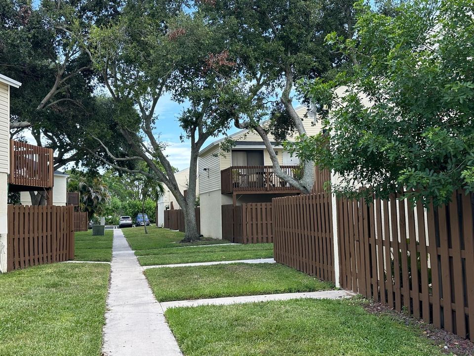 For Rent: $1,600 (1 beds, 1 baths, 627 Square Feet)