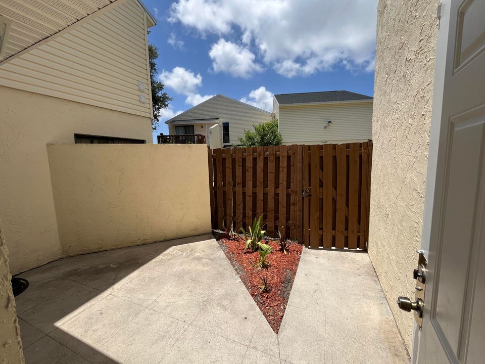 For Rent: $1,600 (1 beds, 1 baths, 627 Square Feet)