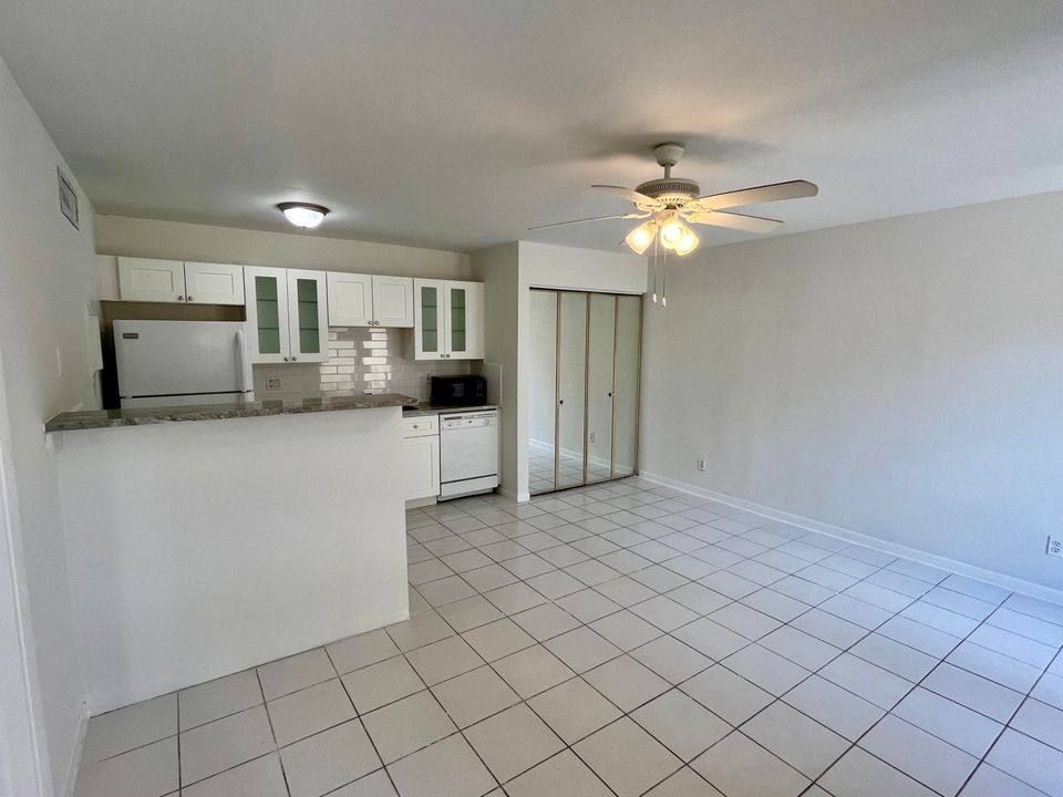 For Rent: $1,600 (1 beds, 1 baths, 627 Square Feet)