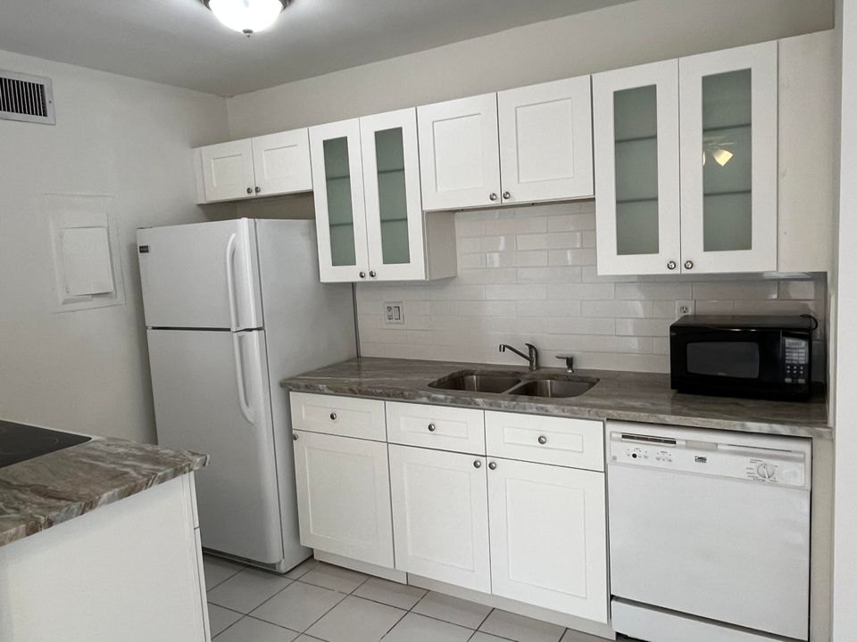 For Rent: $1,600 (1 beds, 1 baths, 627 Square Feet)