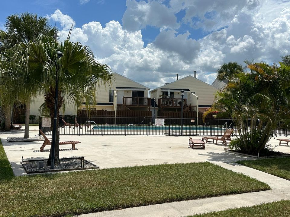 For Rent: $1,600 (1 beds, 1 baths, 627 Square Feet)