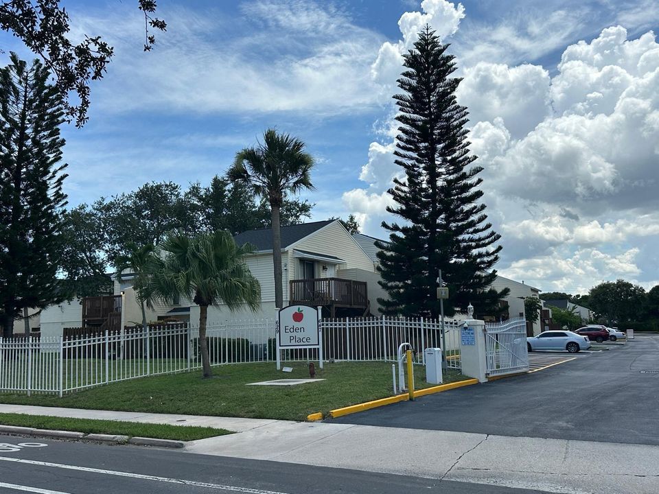 For Rent: $1,600 (1 beds, 1 baths, 627 Square Feet)