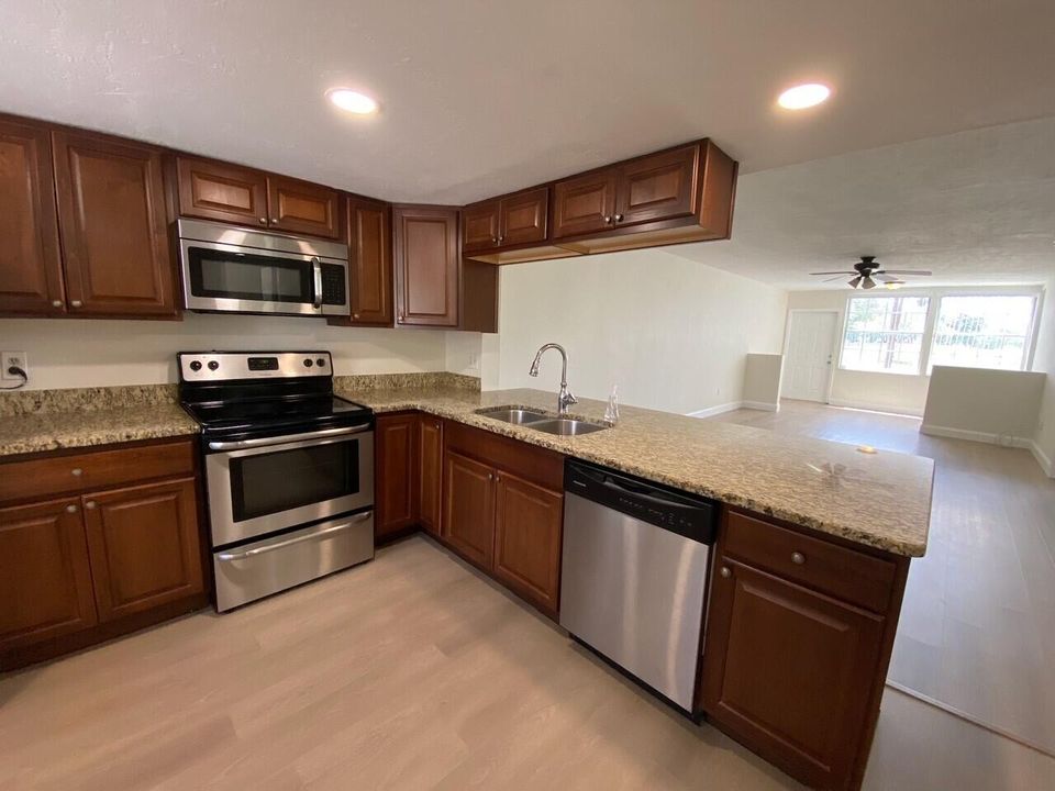 For Rent: $2,300 (2 beds, 2 baths, 1201 Square Feet)