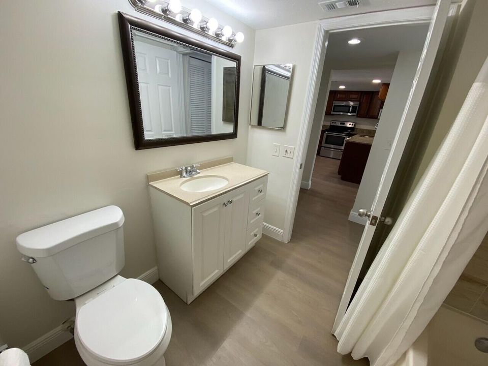 For Rent: $2,300 (2 beds, 2 baths, 1201 Square Feet)