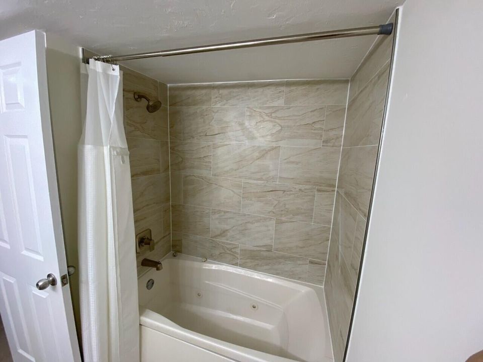 For Rent: $2,300 (2 beds, 2 baths, 1201 Square Feet)