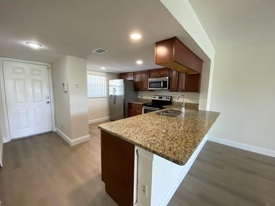 For Rent: $2,300 (2 beds, 2 baths, 1201 Square Feet)