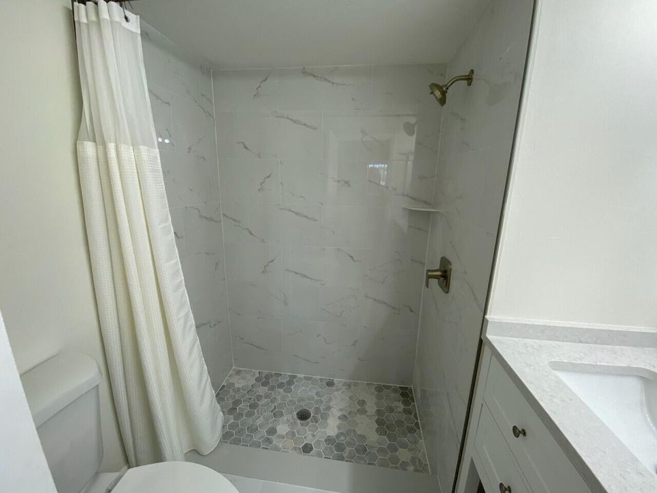 For Rent: $2,300 (2 beds, 2 baths, 1201 Square Feet)