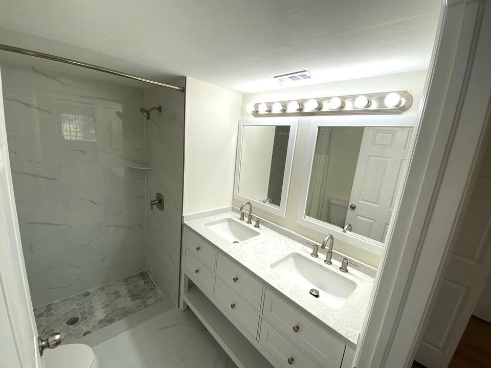 For Rent: $2,300 (2 beds, 2 baths, 1201 Square Feet)