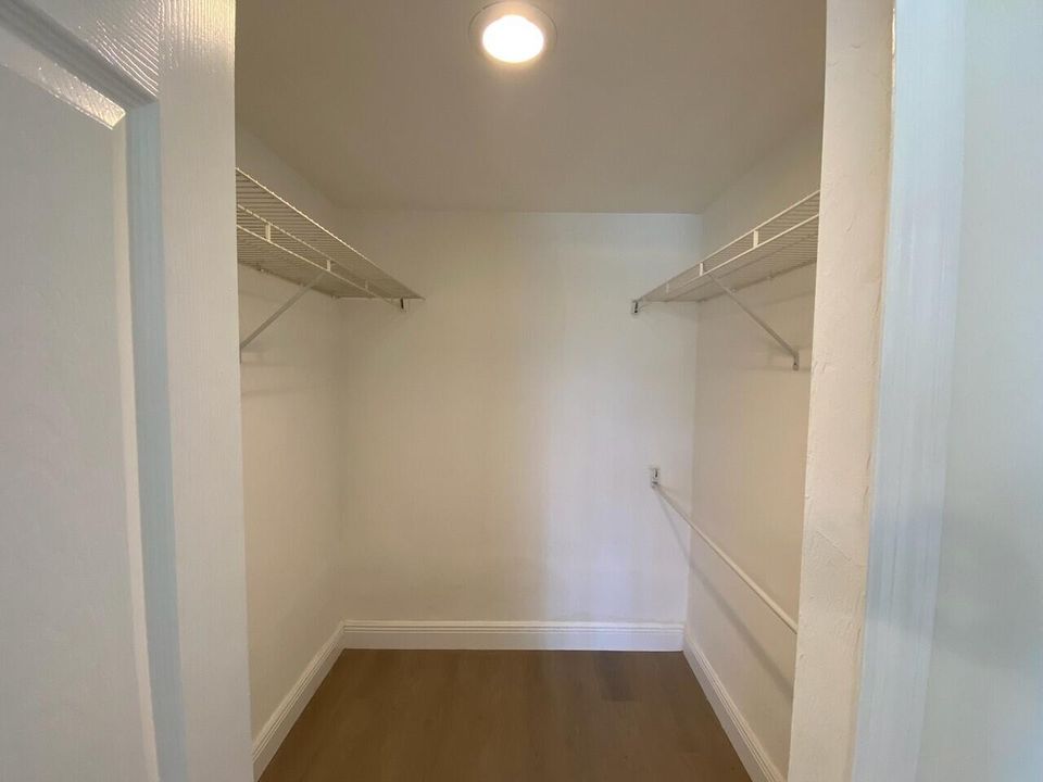 For Rent: $2,300 (2 beds, 2 baths, 1201 Square Feet)