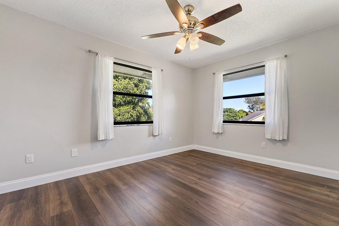 For Sale: $729,900 (4 beds, 2 baths, 2552 Square Feet)