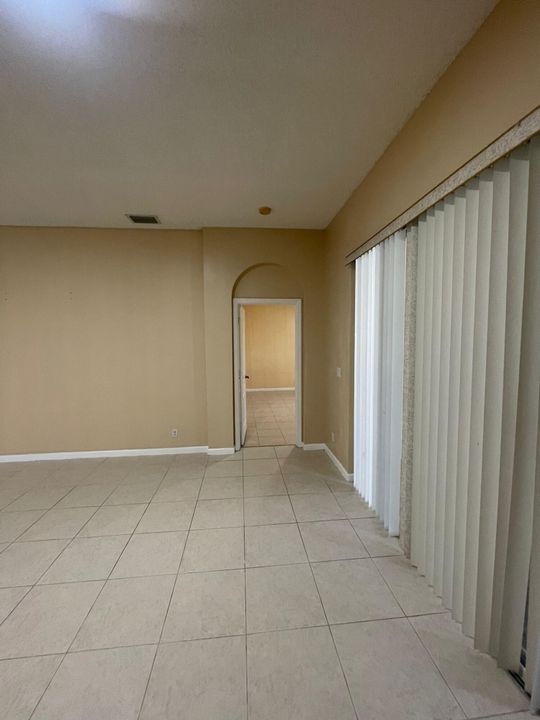 For Rent: $2,900 (3 beds, 2 baths, 1613 Square Feet)