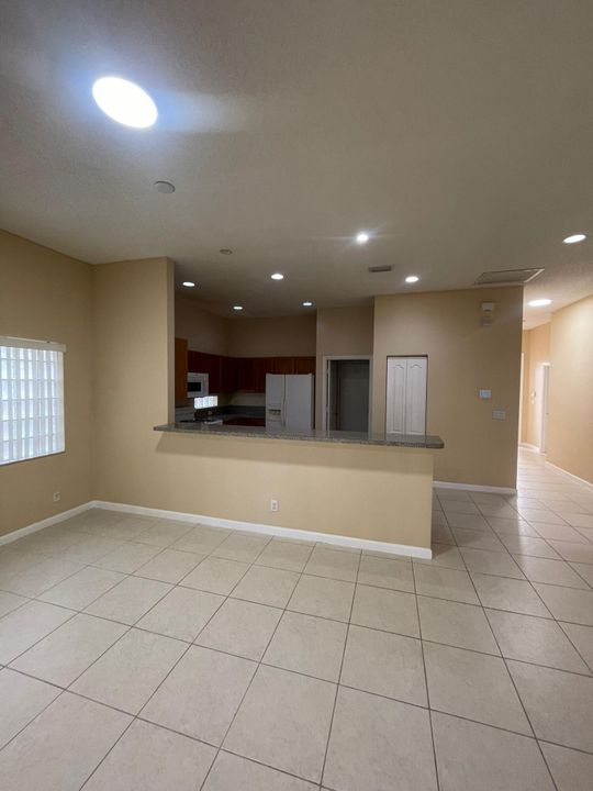 For Rent: $2,900 (3 beds, 2 baths, 1613 Square Feet)