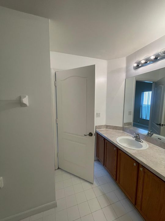 For Rent: $2,900 (3 beds, 2 baths, 1613 Square Feet)