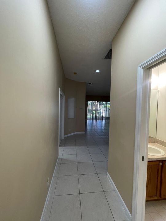 For Rent: $2,900 (3 beds, 2 baths, 1613 Square Feet)