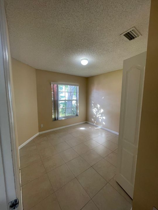 For Rent: $2,900 (3 beds, 2 baths, 1613 Square Feet)