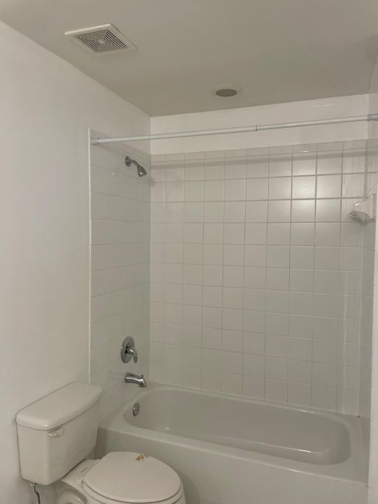 For Rent: $2,900 (3 beds, 2 baths, 1613 Square Feet)