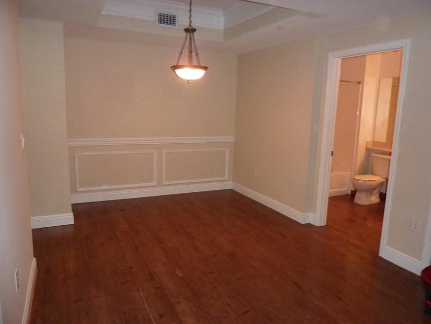 For Rent: $2,700 (2 beds, 2 baths, 1194 Square Feet)