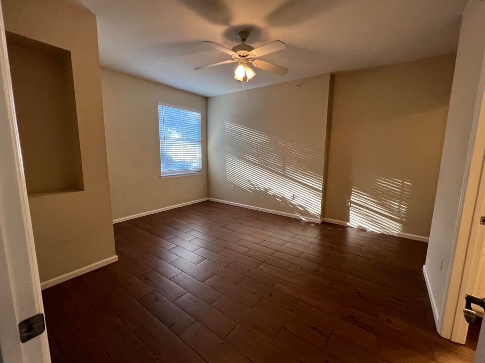 For Rent: $2,700 (2 beds, 2 baths, 1194 Square Feet)