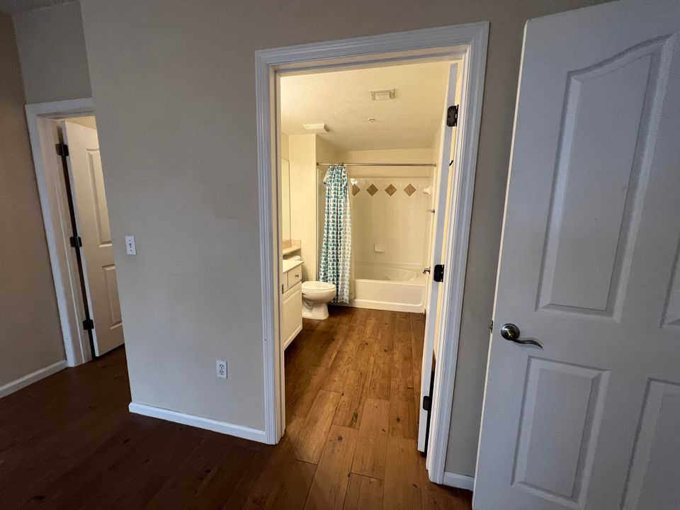 For Rent: $2,700 (2 beds, 2 baths, 1194 Square Feet)