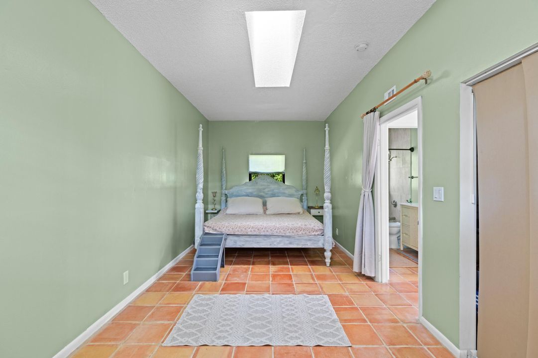 En Venta: $1,200,000 (5 camas, 4 baños, 2717 Pies cuadrados)