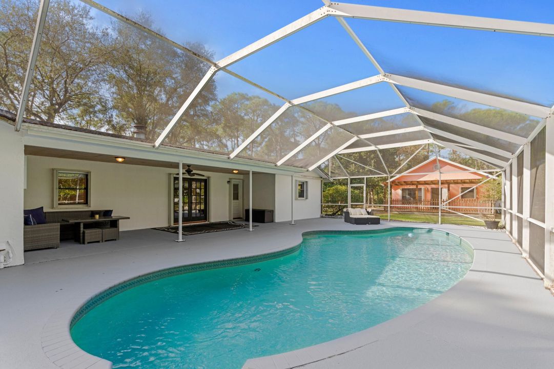 En Venta: $1,200,000 (5 camas, 4 baños, 2717 Pies cuadrados)