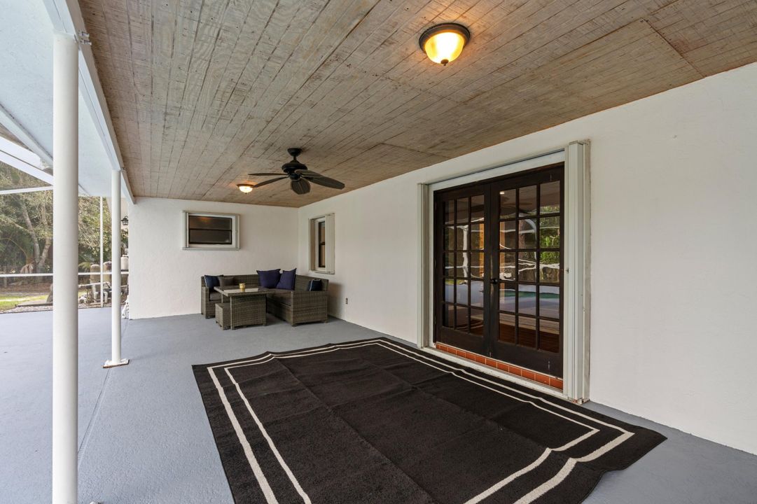 En Venta: $1,200,000 (5 camas, 4 baños, 2717 Pies cuadrados)