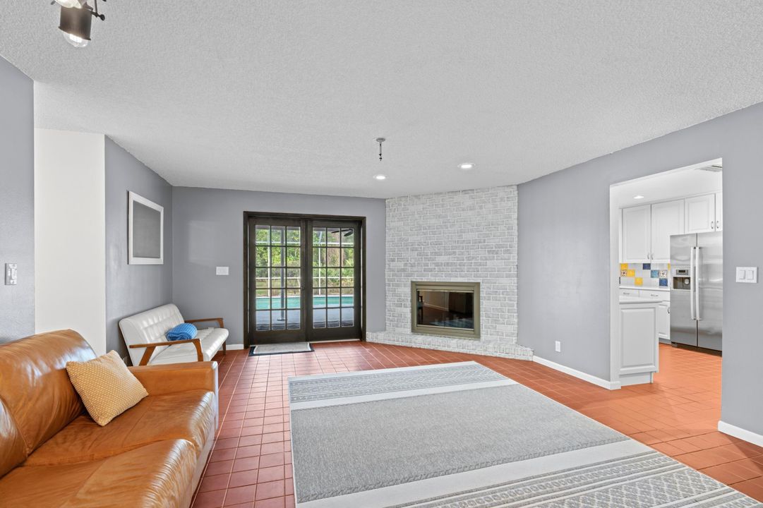 En Venta: $1,200,000 (5 camas, 4 baños, 2717 Pies cuadrados)