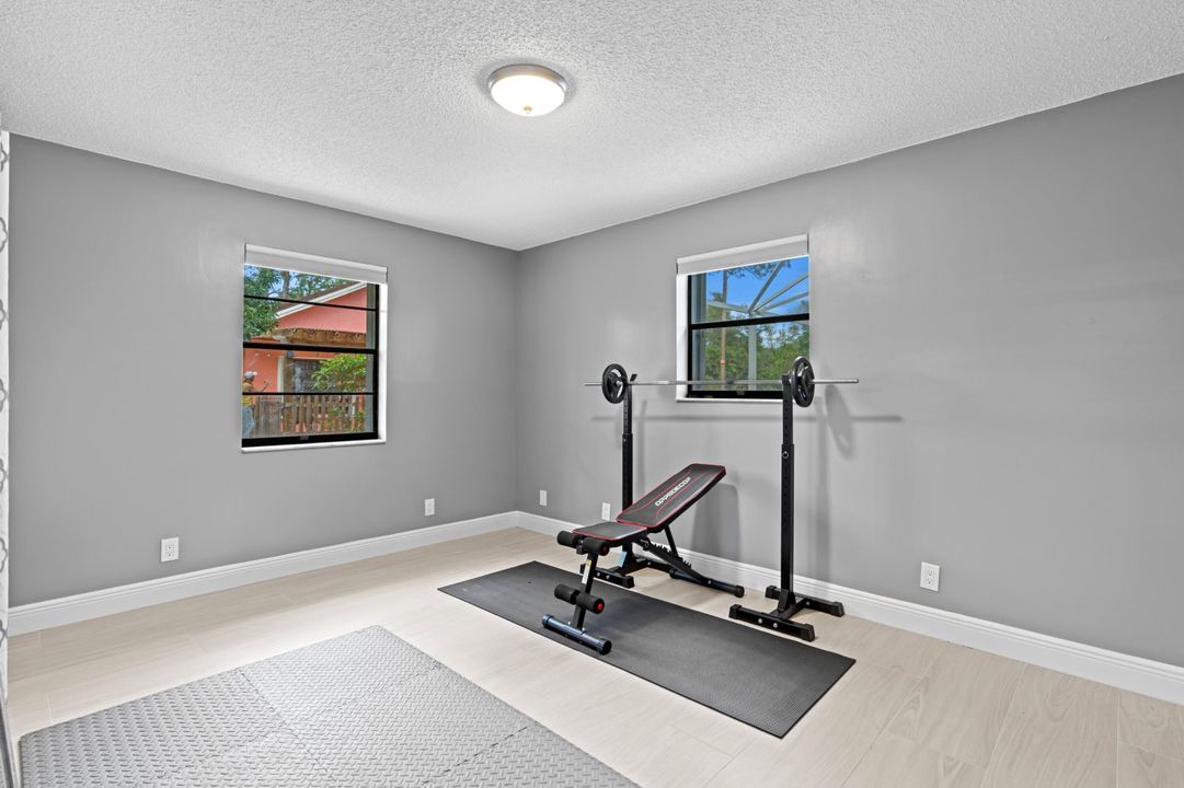 En Venta: $1,200,000 (5 camas, 4 baños, 2717 Pies cuadrados)