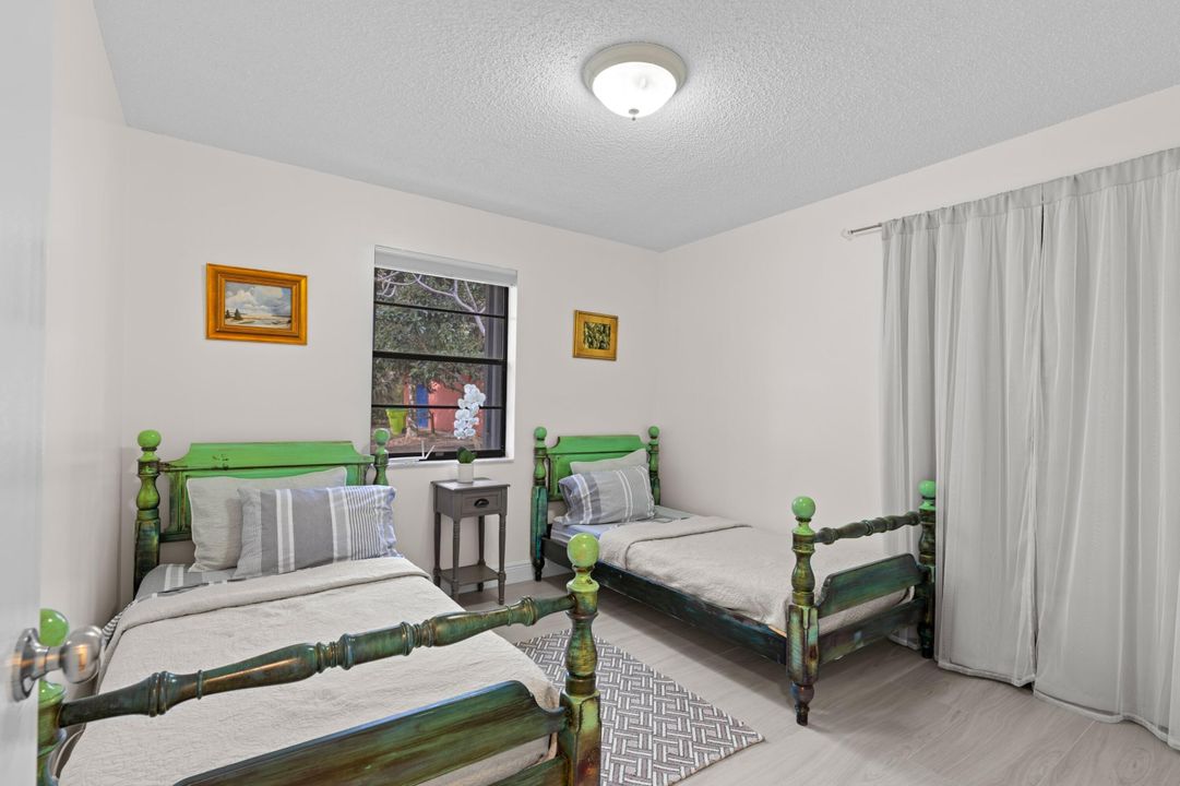 En Venta: $1,200,000 (5 camas, 4 baños, 2717 Pies cuadrados)