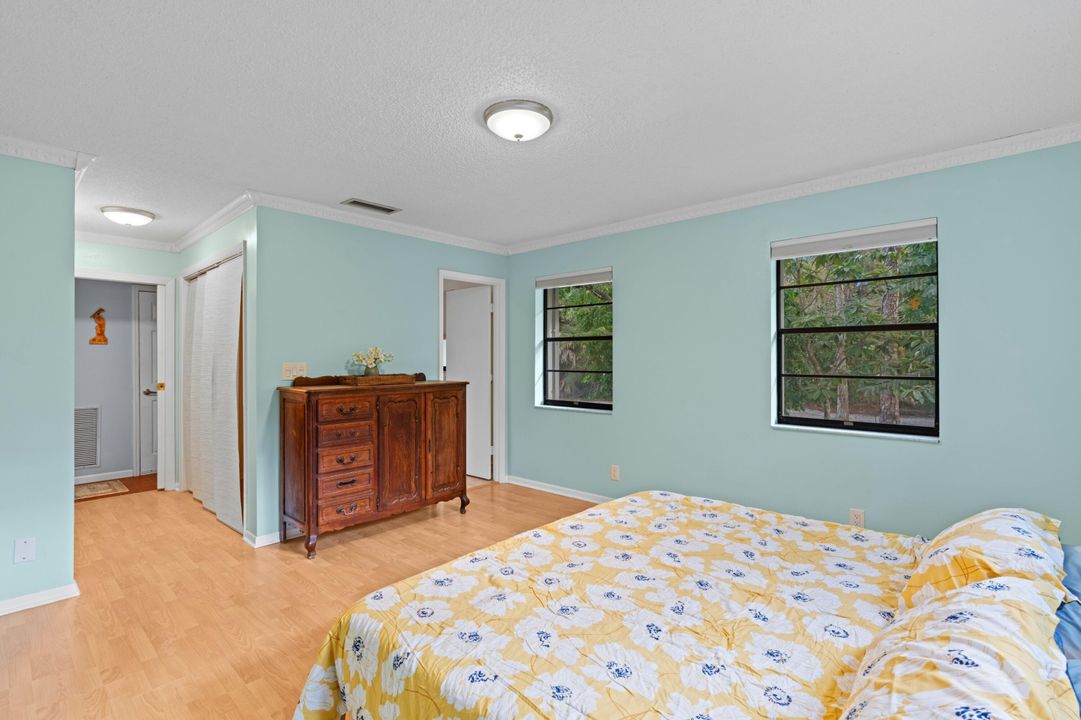 En Venta: $1,200,000 (5 camas, 4 baños, 2717 Pies cuadrados)