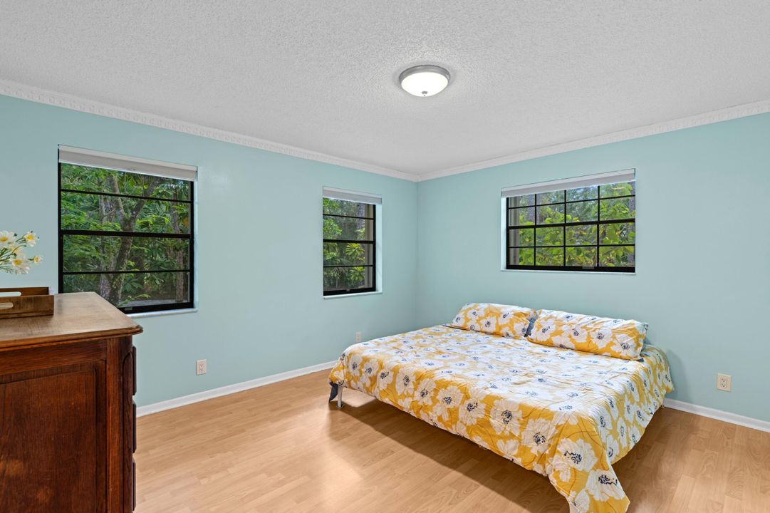 En Venta: $1,200,000 (5 camas, 4 baños, 2717 Pies cuadrados)