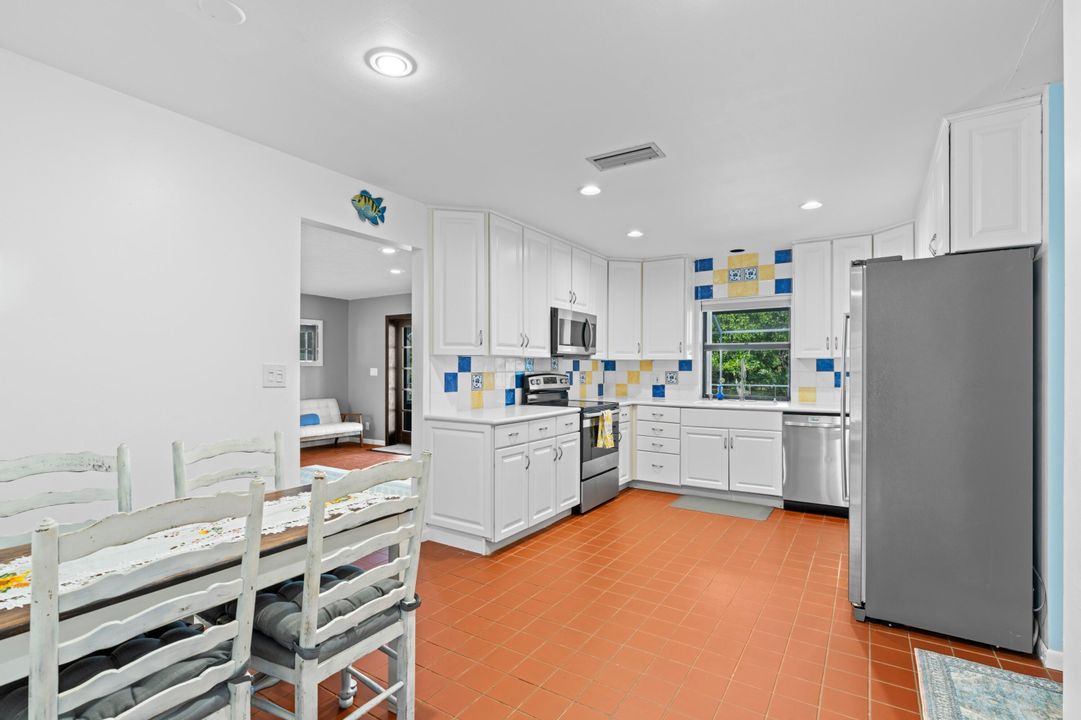 En Venta: $1,200,000 (5 camas, 4 baños, 2717 Pies cuadrados)