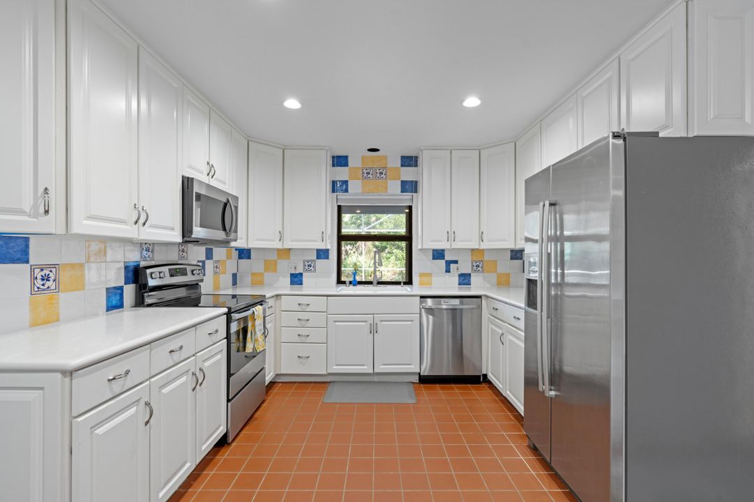 En Venta: $1,200,000 (5 camas, 4 baños, 2717 Pies cuadrados)