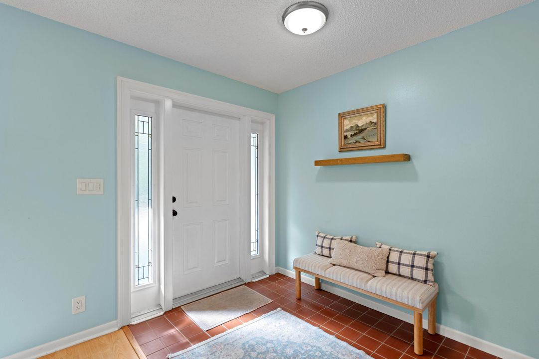 En Venta: $1,200,000 (5 camas, 4 baños, 2717 Pies cuadrados)